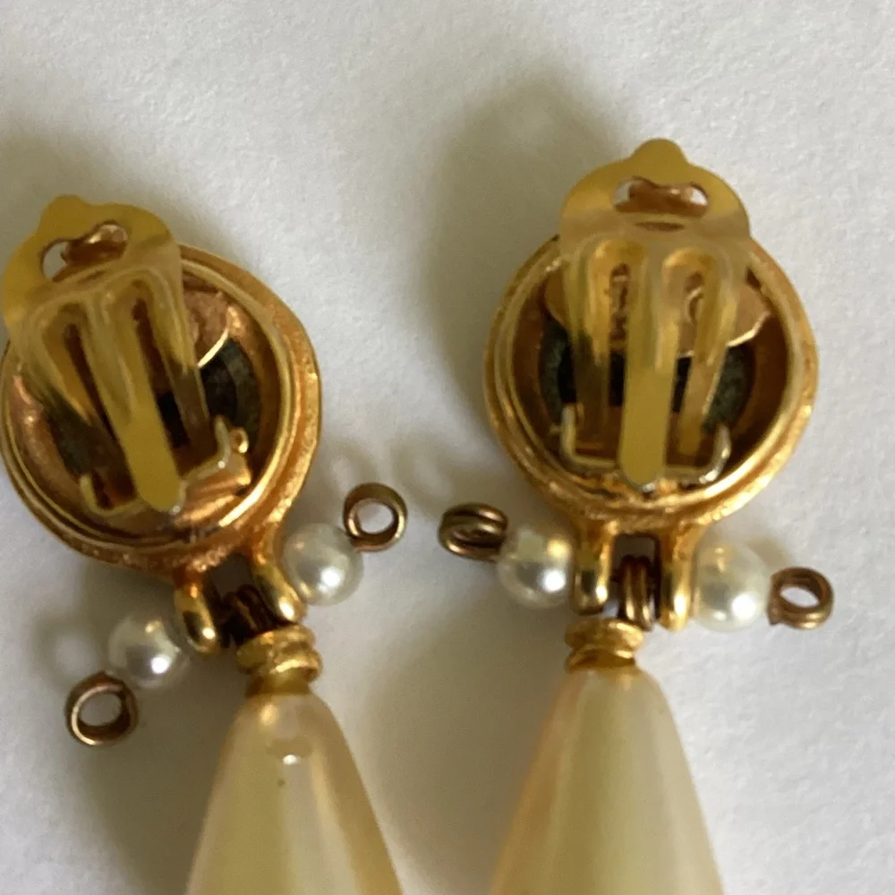 Etruscan Style Coin Earrings Faux Pearl Stamped LM Intaglio Mobe Classic Gift
